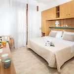 Astor 3*