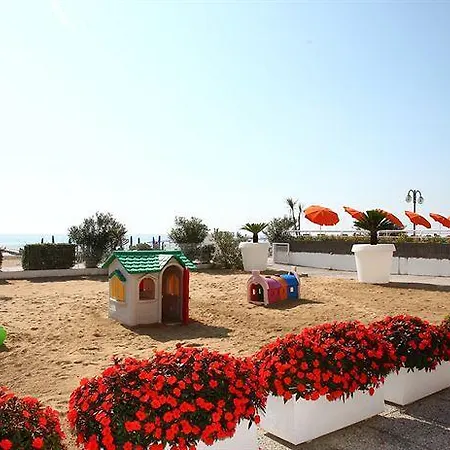 Astor فندق ليدو دي يسولو
