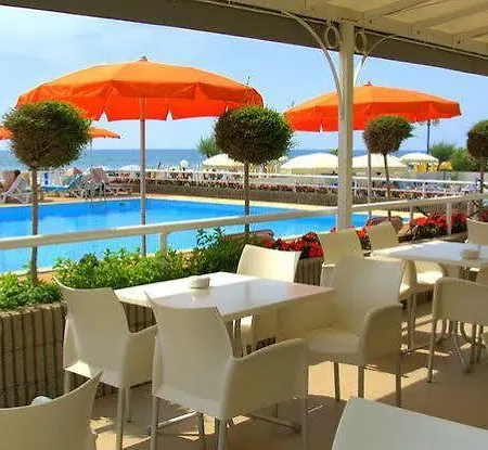 Astor فندق ليدو دي يسولو